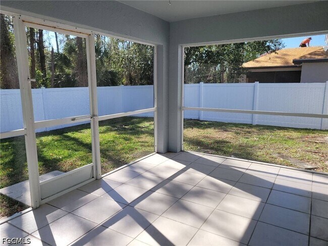 Building Photo - 1702 NE 33rd St