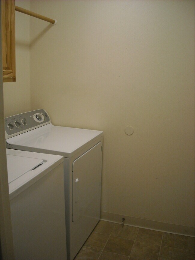 Building Photo - 11089 W Palm St