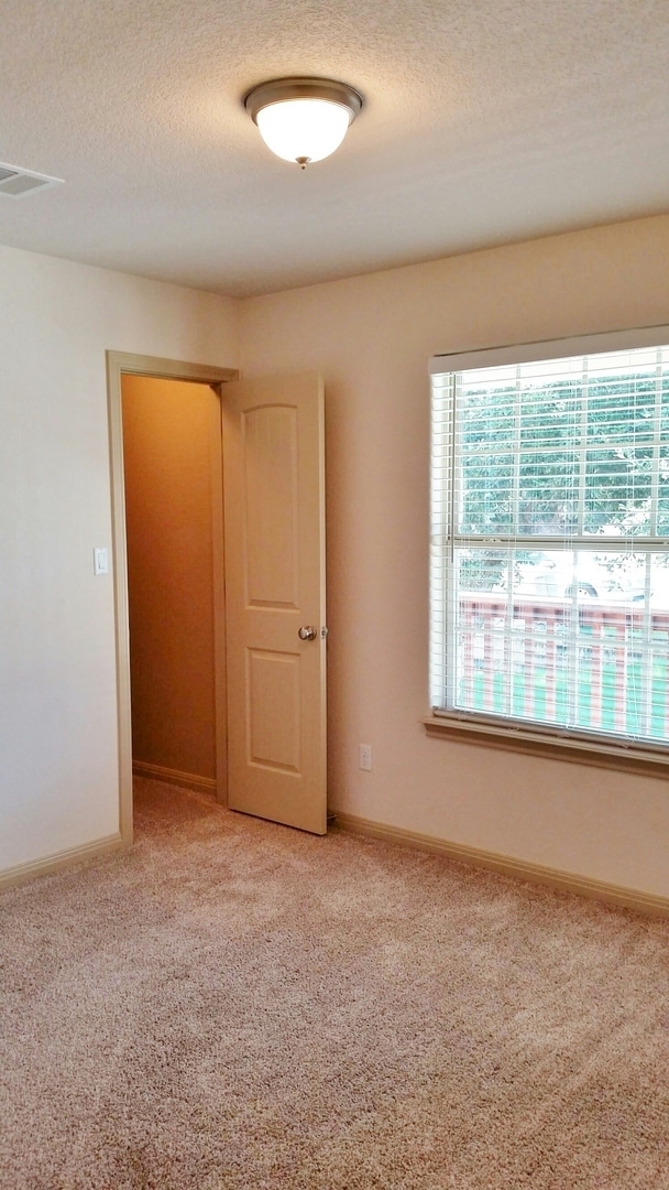 Building Photo - 3 Bedroom 2 Bathroom Georgetown Home