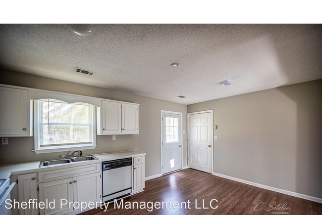 Building Photo - 3 br, 1.5 bath House - 161 Lee Rd 207