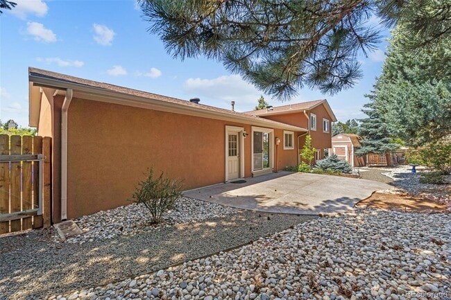 Building Photo - 5585 Escondido Dr