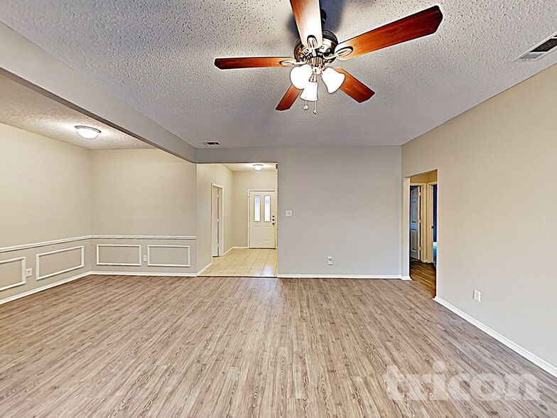 Building Photo - 206 Briarglen Dr