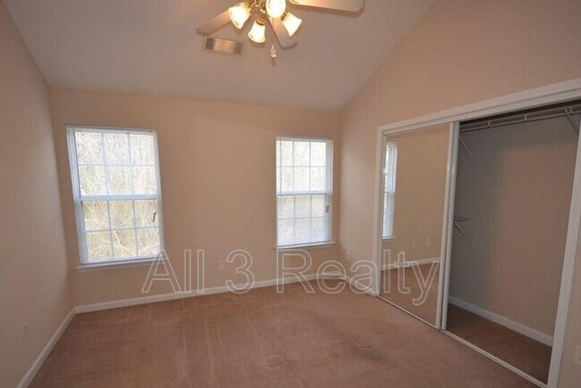 Building Photo - 142 Brookview Dr