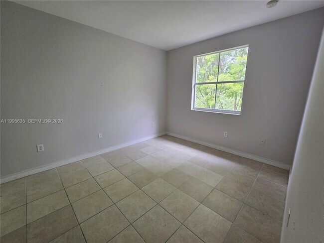 Building Photo - 2903 SE 17th Ave