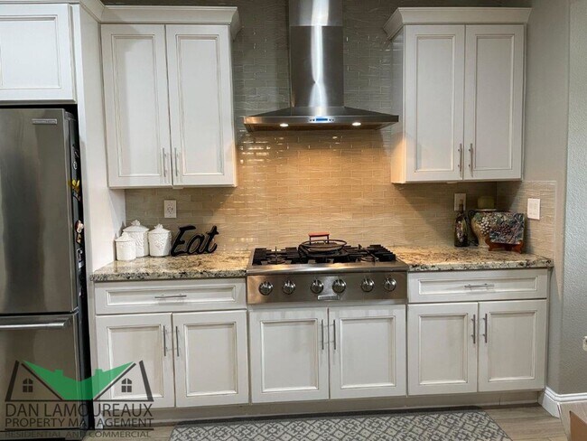 Building Photo - Executive Home in Gated Community Wildwings