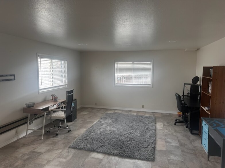 Building Photo - 2061 Royal Ct