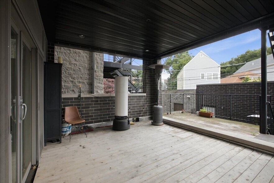 Building Photo - 3049 N Clybourn Ave