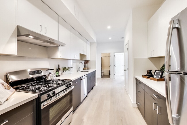 Building Photo - 20 Romolo