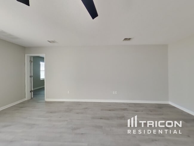 Building Photo - 77009 Birdseye Ct