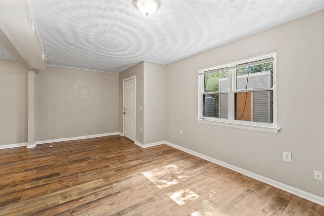 Building Photo - 3 BEDROOM BRICK TOWNHOME FOR RENT IN NORFOLK