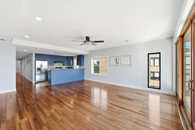 Building Photo - 215 Manhattan Ave