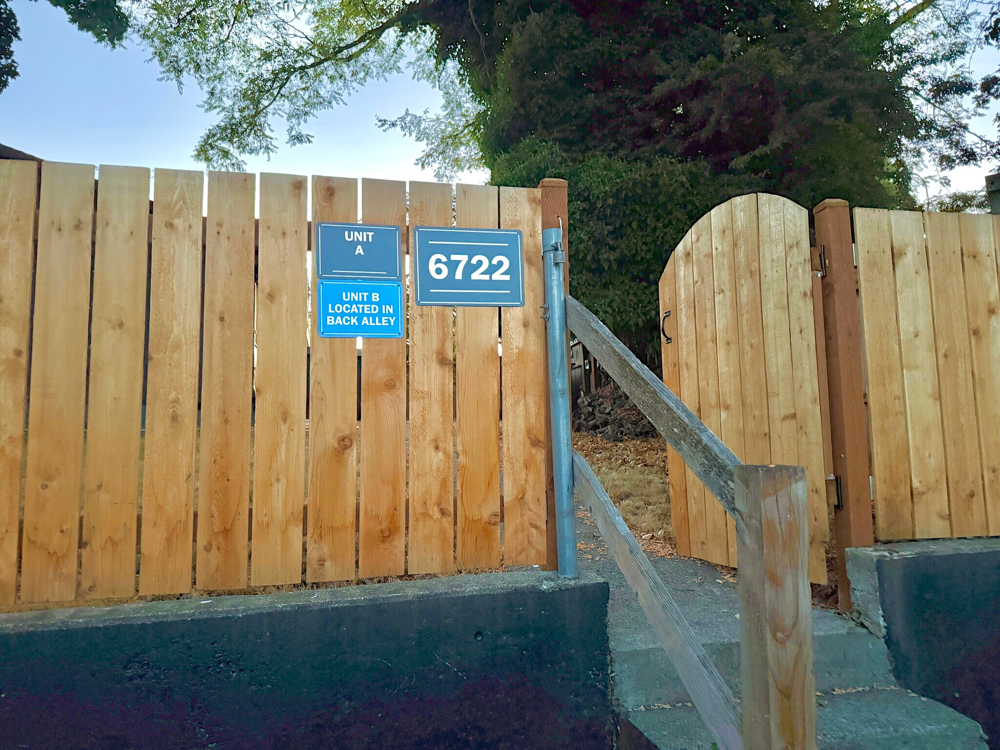 entrance - 6722 S Monroe St