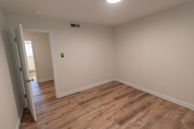 Building Photo - 3310 Belle Meade Dr