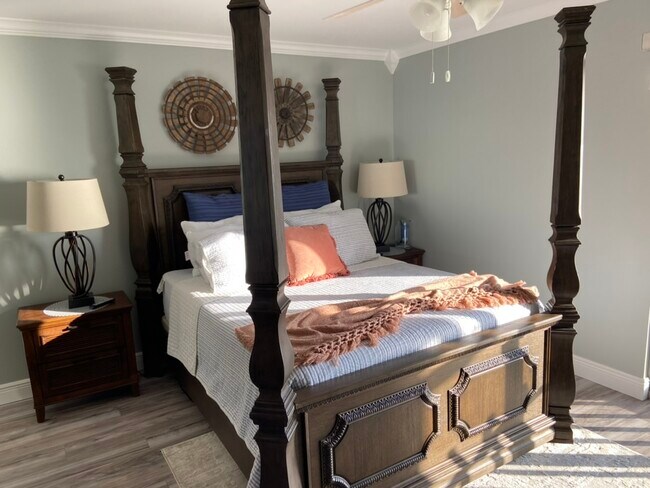 Building Photo - 865 S Gulfview Blvd