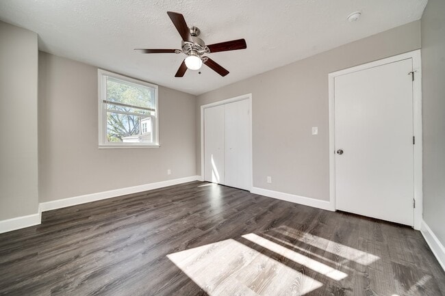 Building Photo - 1010 Carolyn Ave