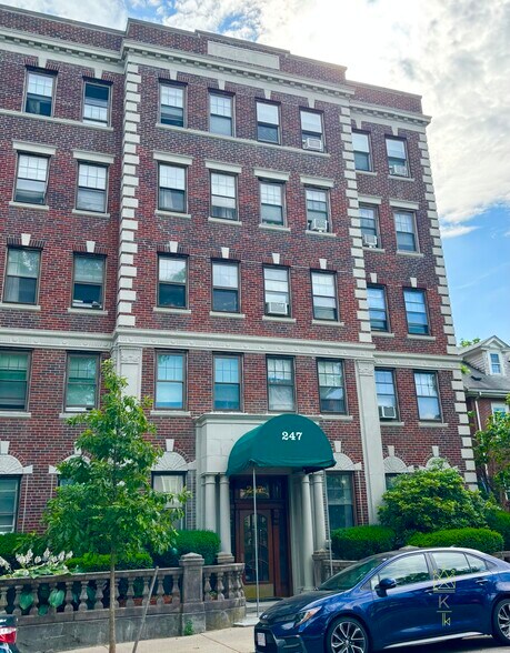 Building Photo - 247 Chestnut Hill Ave