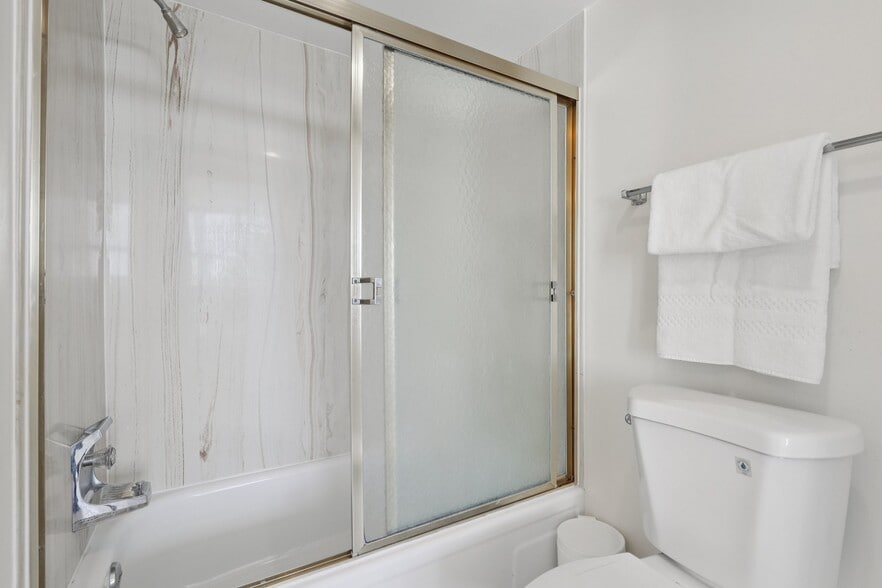 Building Photo - 2701 N Ocean Blvd