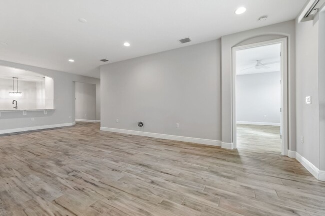 Building Photo - 8134 Loren Cove Dr
