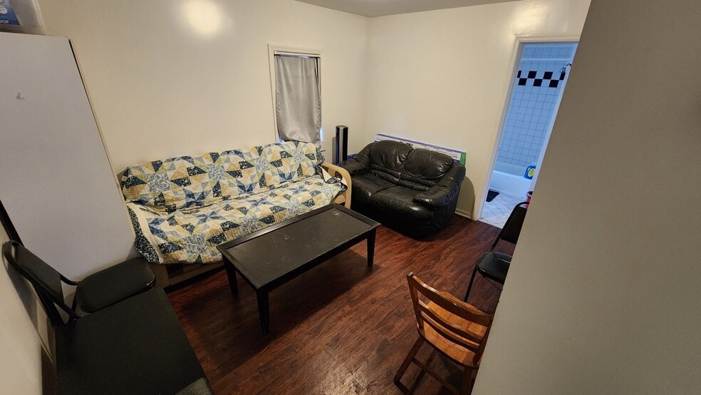 Building Photo - 721 Birch St