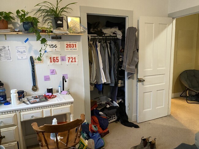 Building Photo - 11 W 14th St