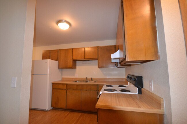 Building Photo - Marshfield Apartments