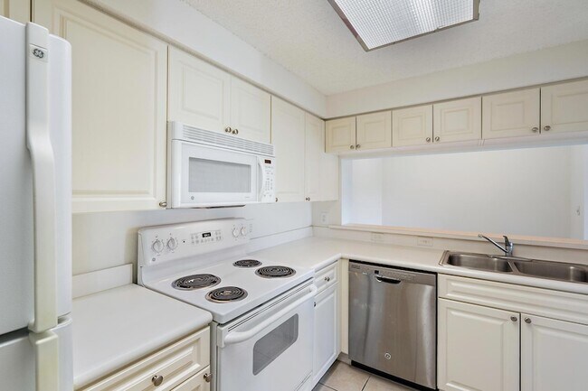 Building Photo - 3022 Alcazar Pl