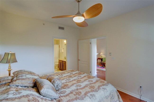 Building Photo - 6000 Shepherd Mountain Cove