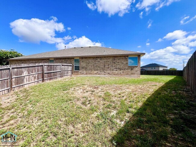 Building Photo - A Stunning 5-Bedroom, 2.5-Bathroom Home in the Heart of San Antonio, Texas!