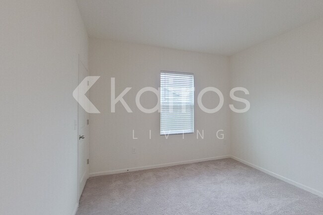 Building Photo - 639 Castillo Dr