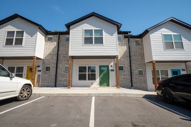 Primary Photo - 1183 N Pink Ter