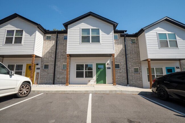 Primary Photo - 1243 N Pink Ter