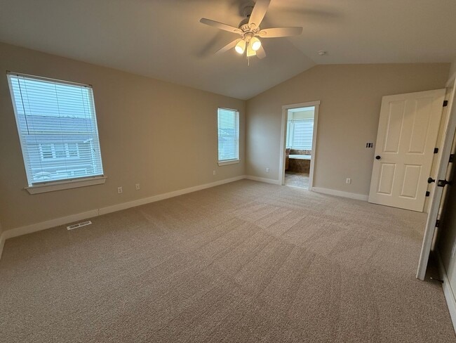 Building Photo - 7704 McKinley Loop NE