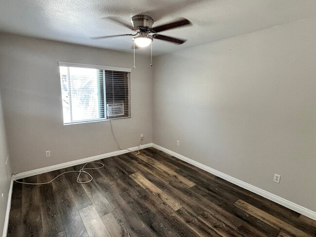 Building Photo - 5795 Kenwood Pl