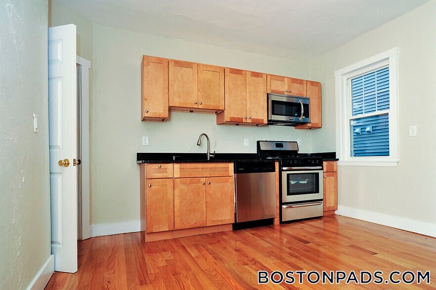 Primary Photo - 29 Ridgewood St