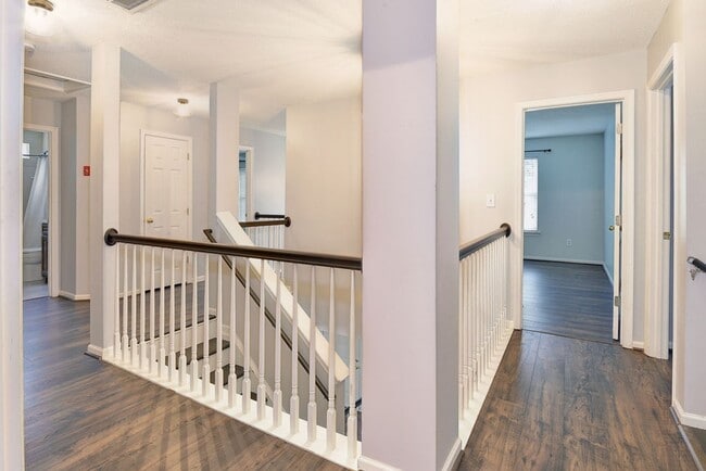 Building Photo - Spacious Home on Wooded Lot!