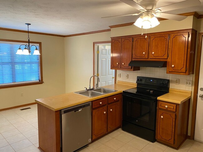 Building Photo - 513 Adams Mill Ln