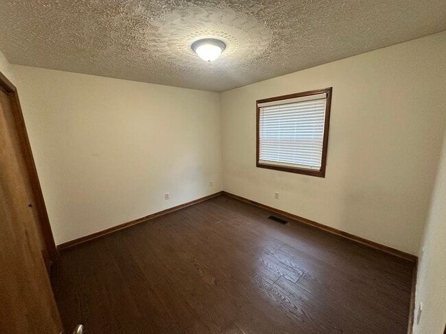 Building Photo - 1904 Sherri Ln