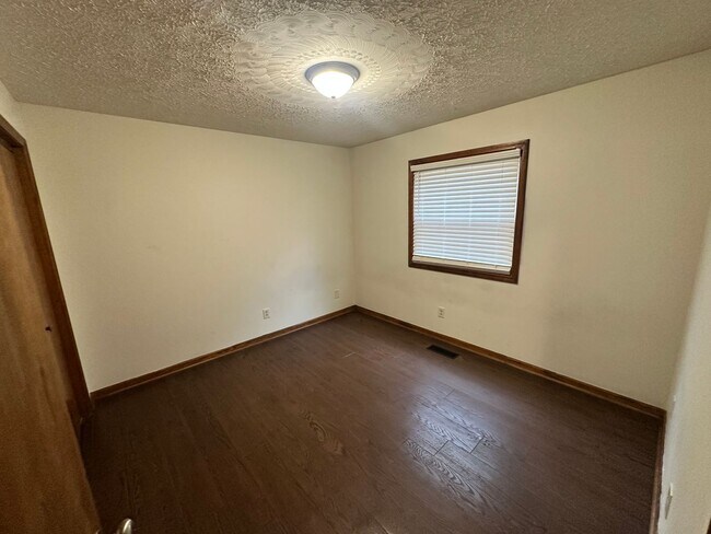 Building Photo - 1904 Sherrie Lane