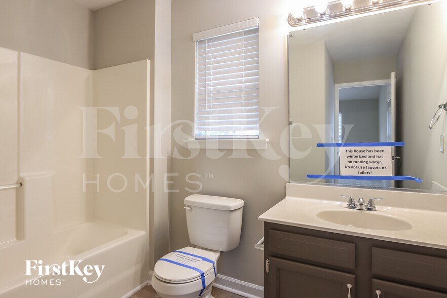 Building Photo - 4 Franklinwood Dr