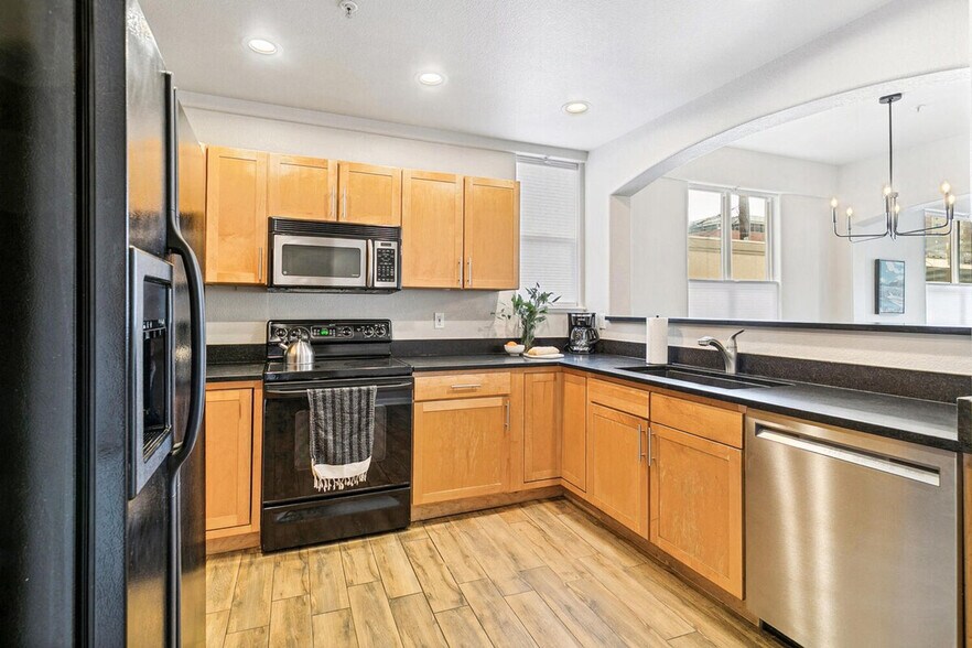 Building Photo - 1727 Pearl St