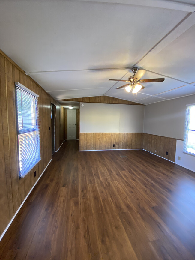 Building Photo - South Dixie Highway Trailer Park
