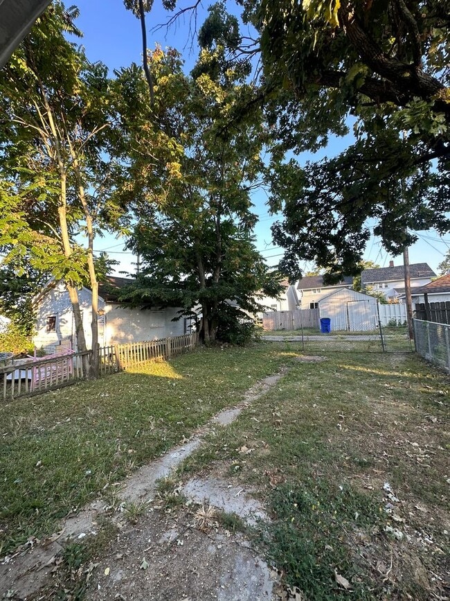 Building Photo - BEAUTIFUL RENOVATED NEW 4 BEDROOM 2 BATH H...
