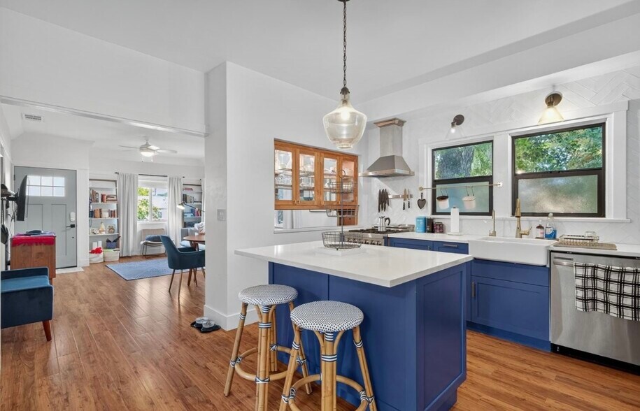 Kitchen Island - 3624 34th St