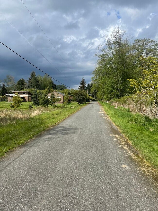 Building Photo - Private Langley Home Only Minutes From Downtown!