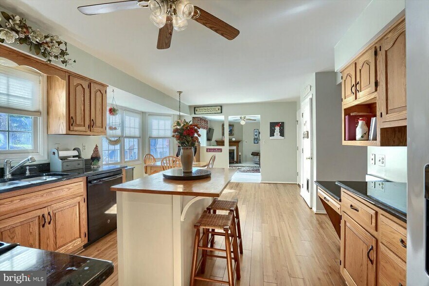 Building Photo - 19 Sycamore Dr