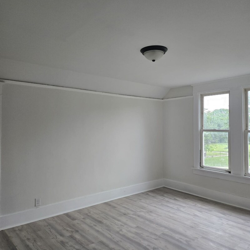 Building Photo - 312 W McClure Ave