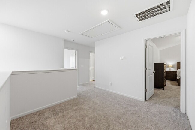 Building Photo - 305 Ruby Baird Dr
