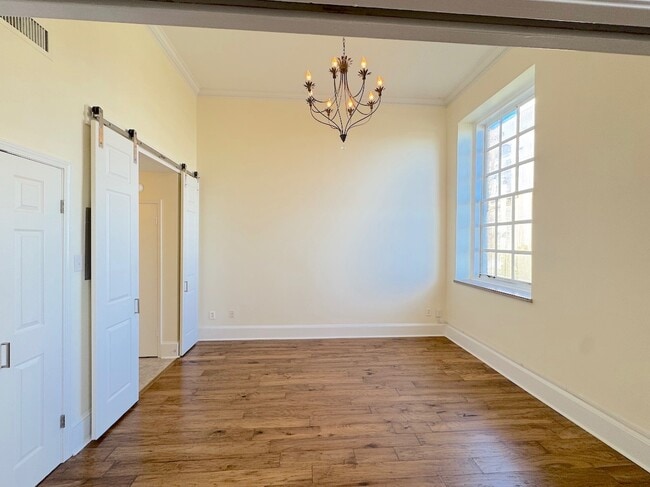 Building Photo - 321 Abercorn St