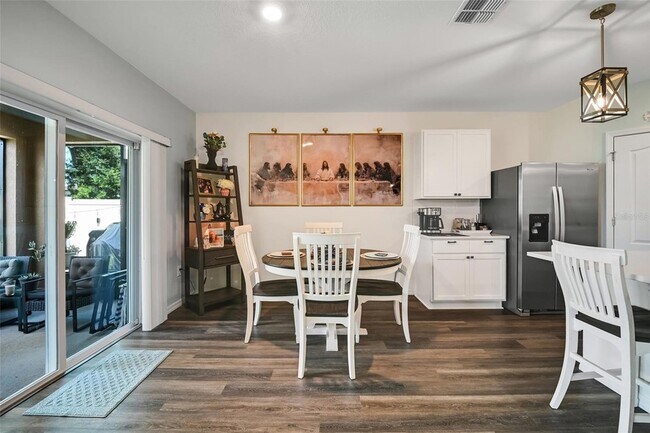 Building Photo - 5457 Hayloft Dr