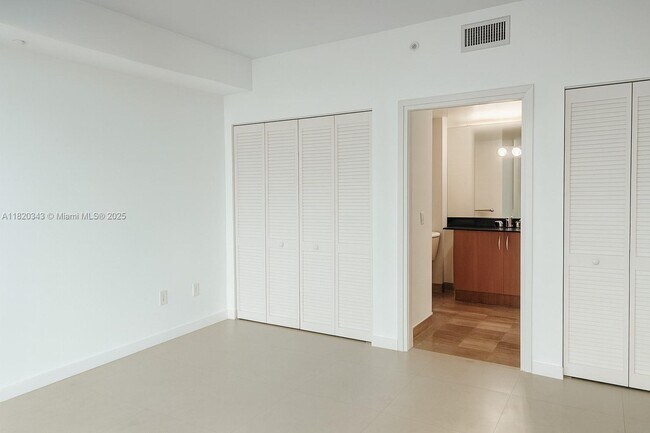 Building Photo - 300 S Biscayne Blvd